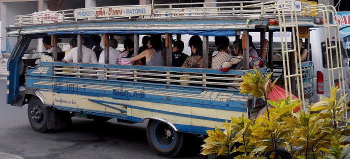 Menschen fahren mit in puket