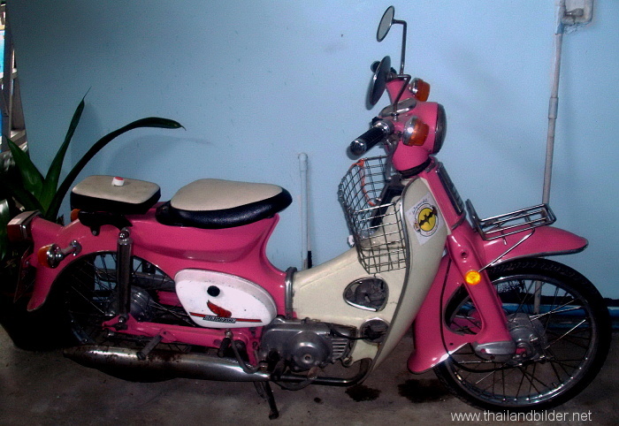 motorrad alt pinkfarben