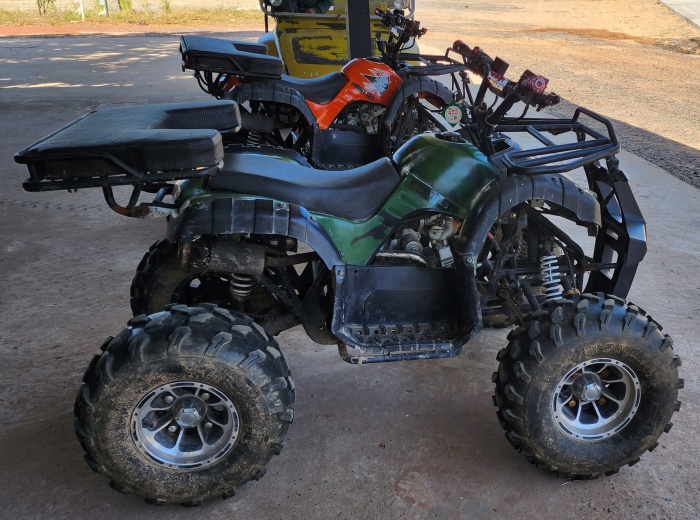 quad blau und rot 