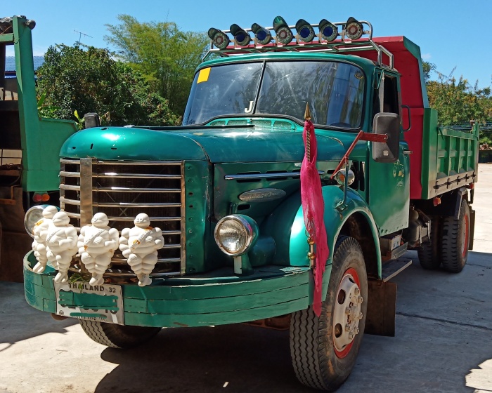 grüner Lkw Alt